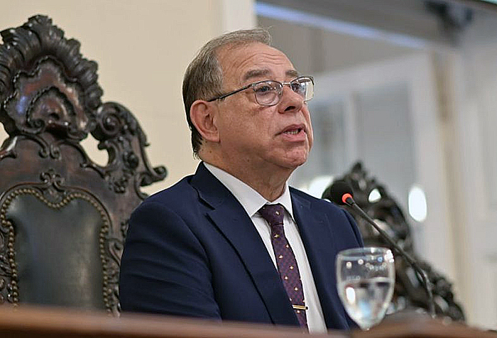 Dr. Eduardo Tassano: 